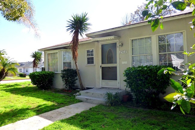 Foto del edificio - 2503 Tulare Ave