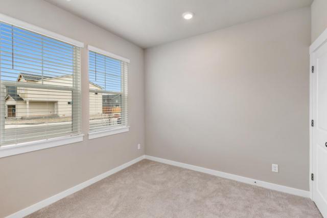 Building Photo - 5 bedroom in Puyallup WA 98374