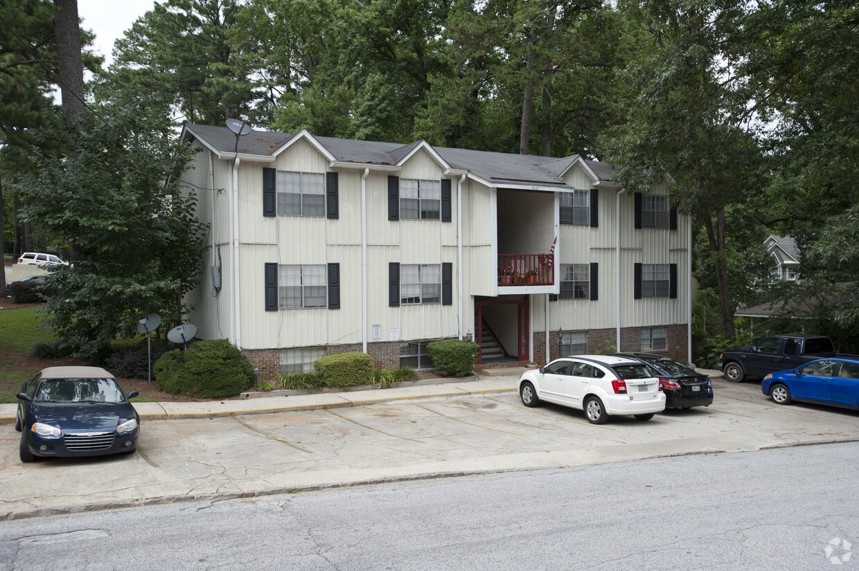 Foto del edificio - Pine Forest Apartments