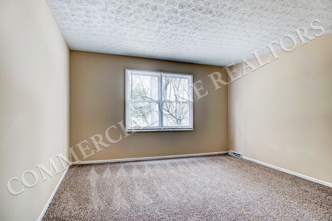Building Photo - 4 Bedroom Home in Worthington