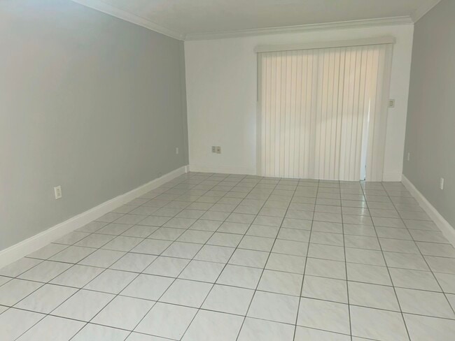 Foto del edificio - 6074 Forest Hill Blvd