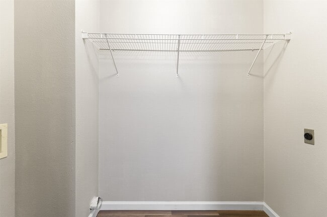 Building Photo - 516 Hollyhock st