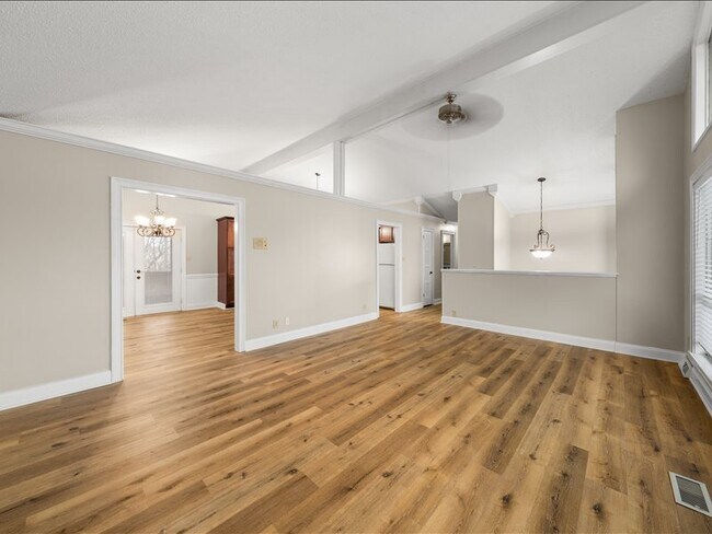 Foto del edificio - 650 Mize Cir