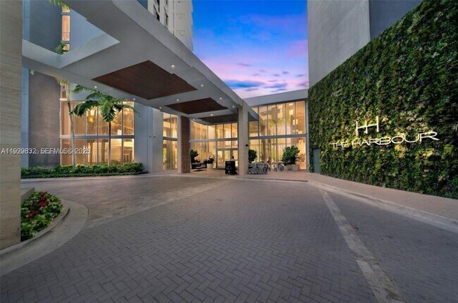 Foto del edificio - 16385 Biscayne Blvd