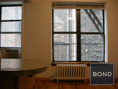 Building Photo - 202 E 7th St