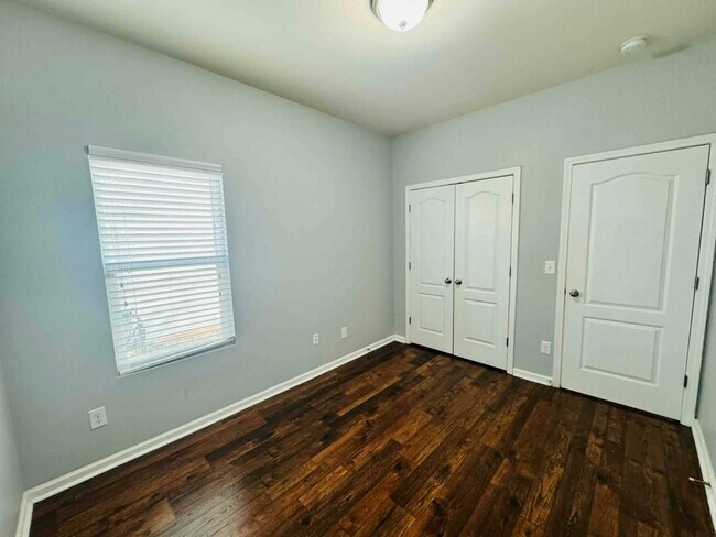 Building Photo - 1136 Doby Springs Dr