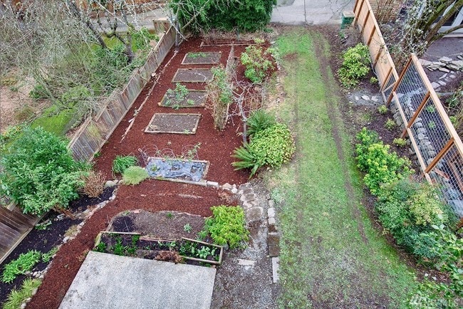 Garden - 1214 25th Ave E