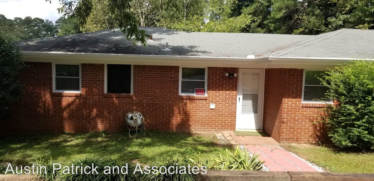Primary Photo - 108 S Woodland Dr