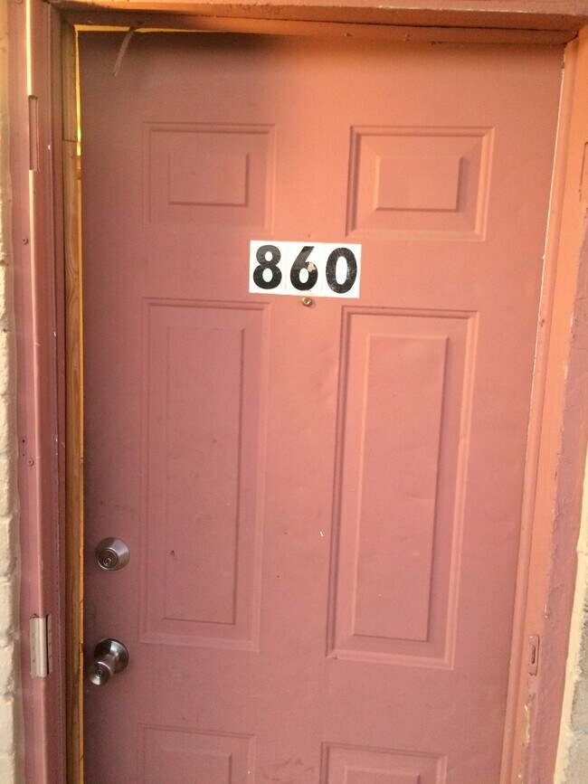 Foto del edificio - 860 W 7th St