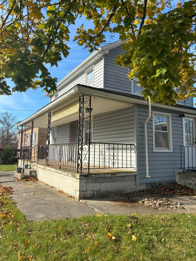 Building Photo - 251 Narrow Dr