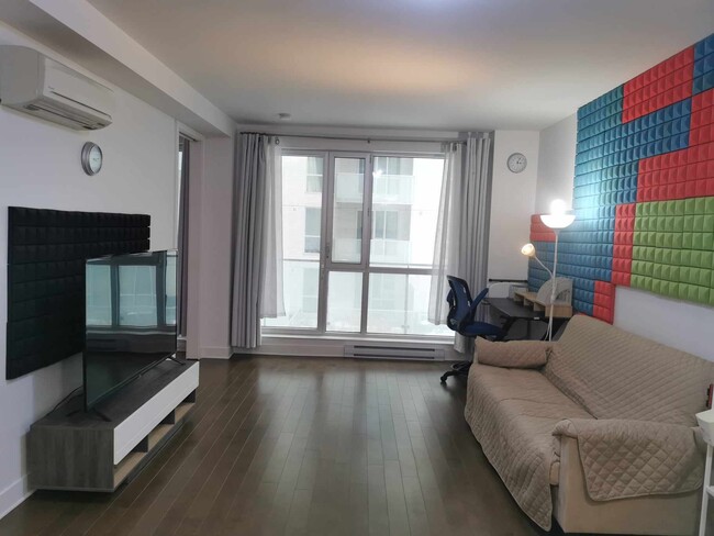 Building Photo - 5265 Av De Courtrai