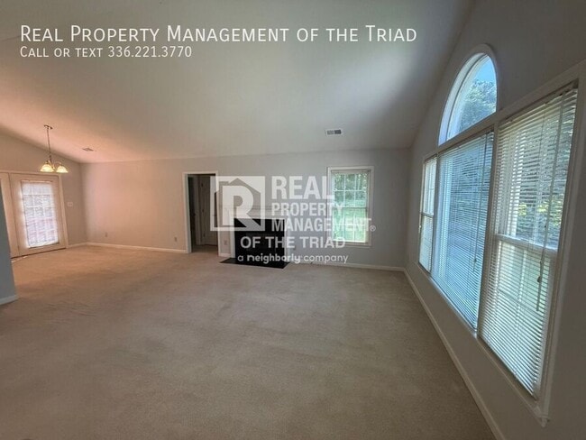 Foto del edificio - 818 James Rd
