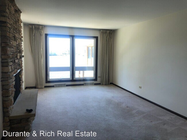 Building Photo - 3 br, 1 bath House - 210 Lake Shore Drive