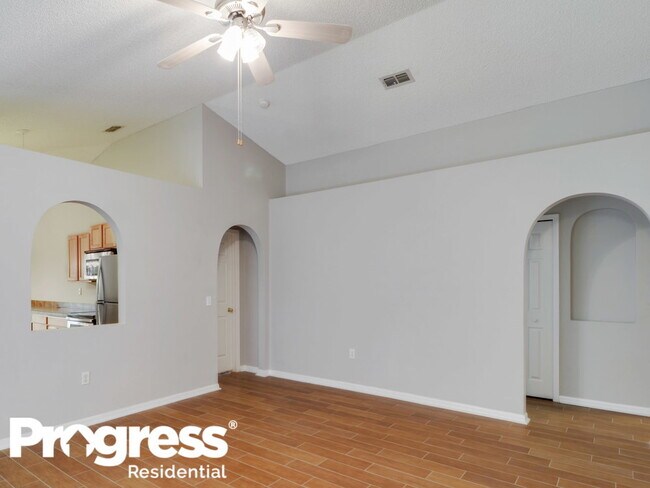Building Photo - 8448 Oak Crossing Dr W