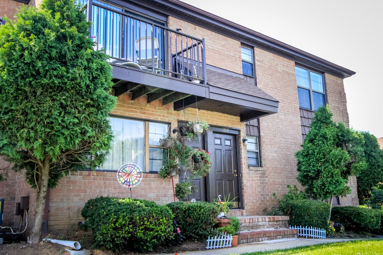 Brooklawn Gardens Apartments in Parlin, NJ