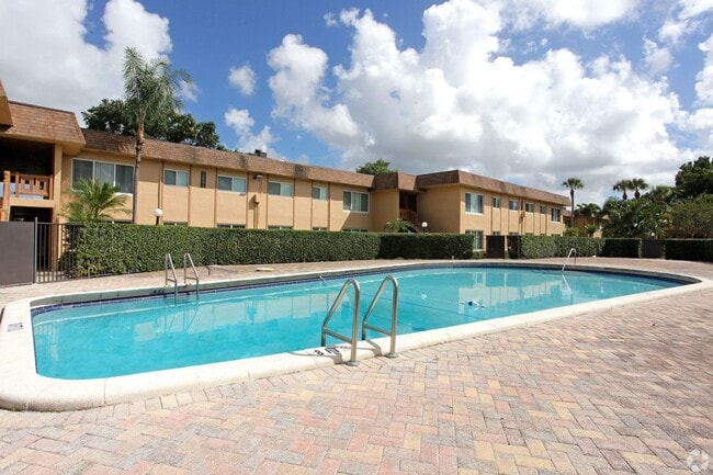 Building Photo - Lakeside Condominiums