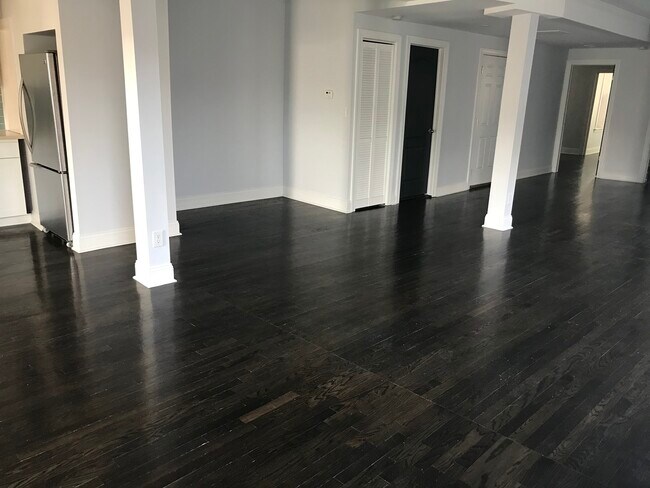Foto del edificio - 6519 N Ashland Ave
