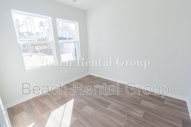 Building Photo - 1375 Speedway St