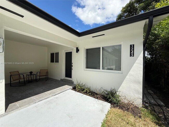 Building Photo - 1243 NW 25th St