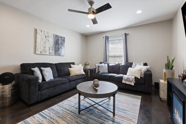 Building Photo - 1047 Eldorado Ave