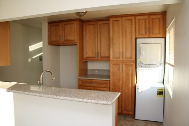 Building Photo - 2510 Vail Ave