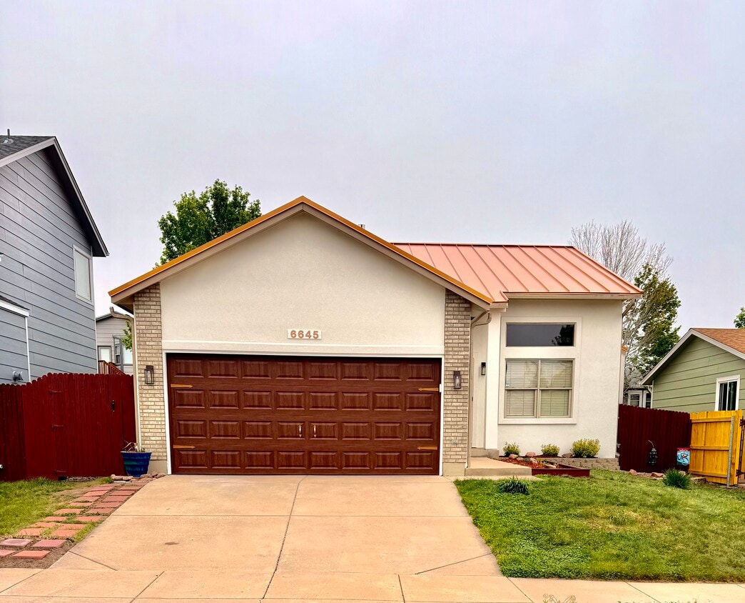 Foto principal - 6645 Greylock Dr