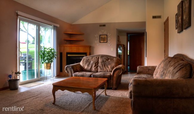 Building Photo - 3 br, 2 bath  - 674 Hillary Farm Rd B