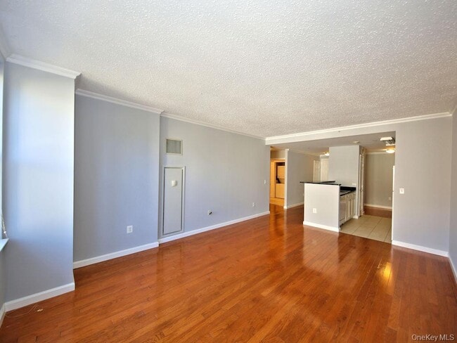 Building Photo - 300 Mamaroneck Ave