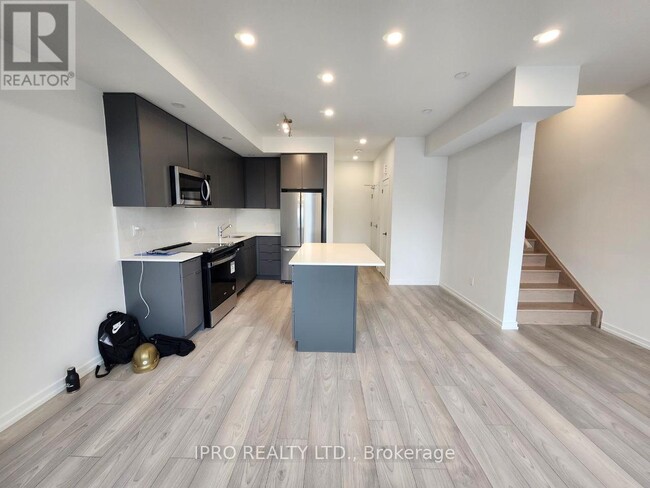 Building Photo - 14-14 Lytham Grn Cir