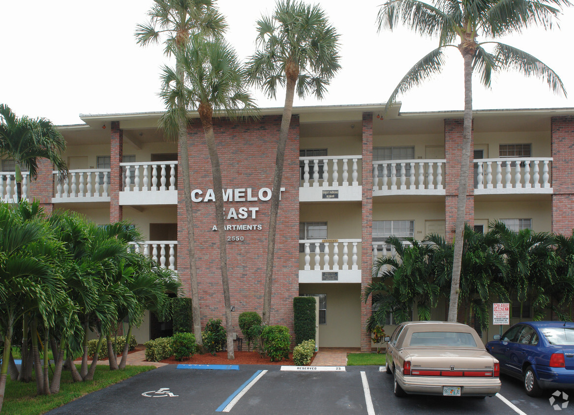 Building Photo - Camelot East Apartments