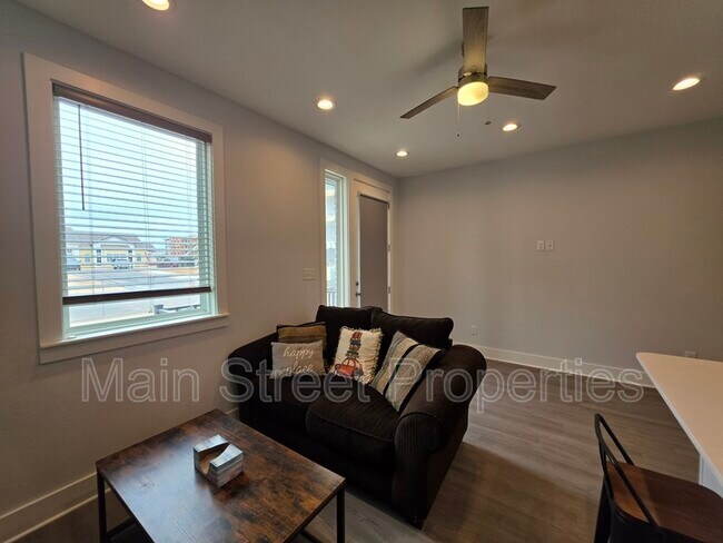 Foto del edificio - 379 S Clubbs St