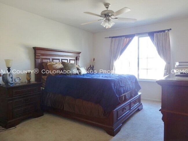 Building Photo - 5095 Chaise Dr