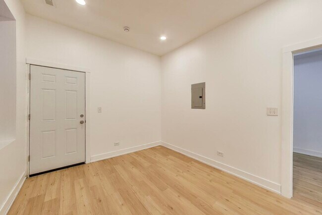 Foto del edificio - 1908 W 48th St