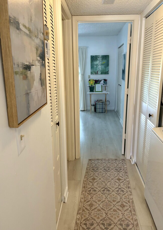 Foto del edificio - 540 SW South River Dr