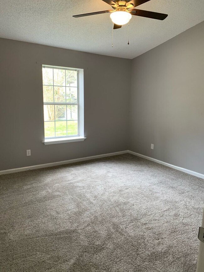 Foto del edificio - Spectacular Freshly Renovated 2 Bedroom 2 ...
