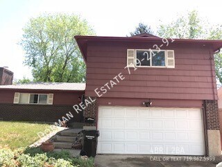 Building Photo - Spacious home Centrally located close to e...
