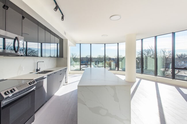 Building Photo - Allure 258