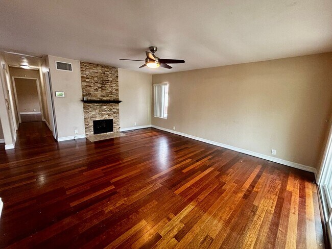 Foto del edificio - Updated and Spacious 2 bed 1.5 bath