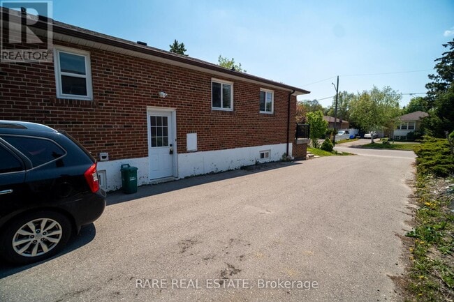Building Photo - 391 Alper St