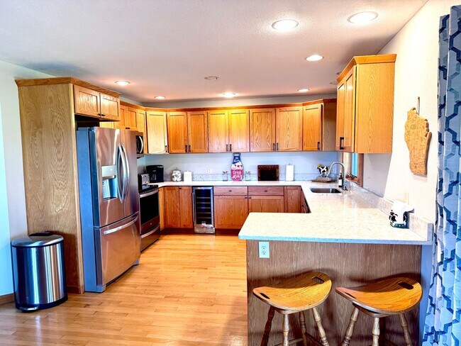 Foto del edificio - 1210 Knower Ave