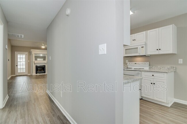 Building Photo - 3033 Brookhaven Way