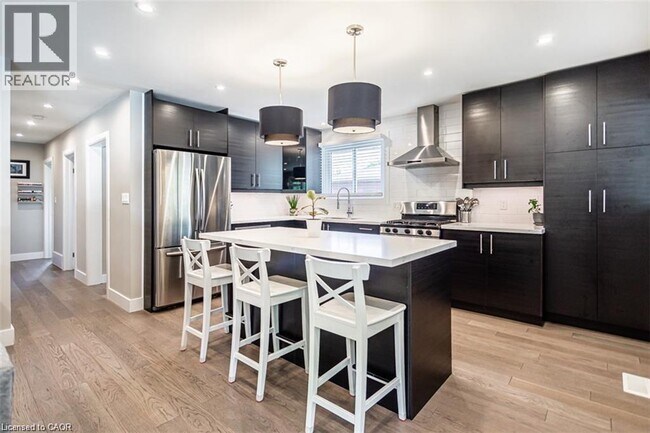 Building Photo - 47 Atwater Crescent