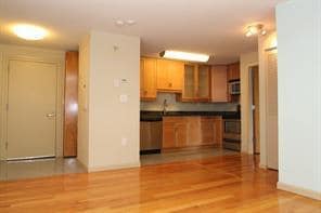 Building Photo - New London Condo