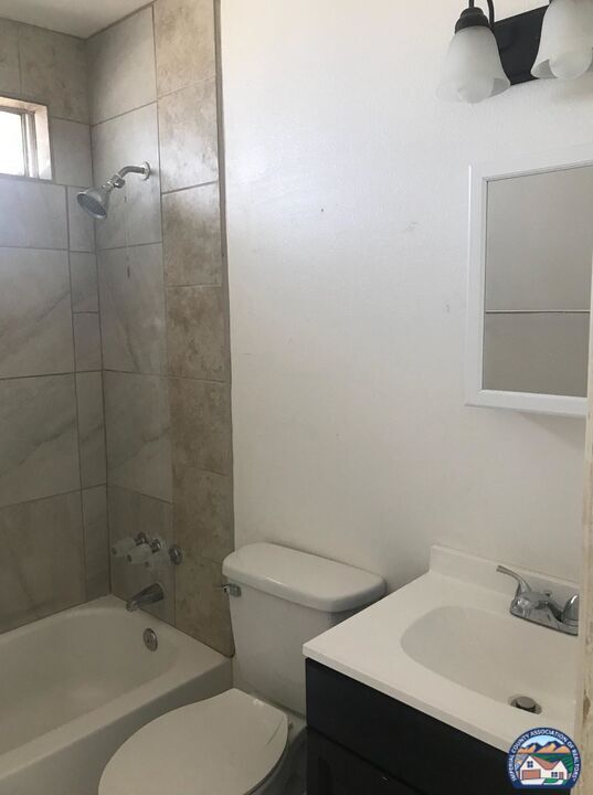 Foto del edificio - 265 B St