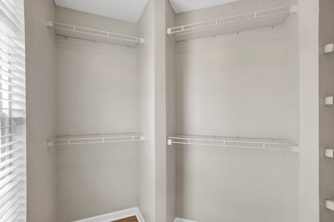 Building Photo - 1345 Bell Rd