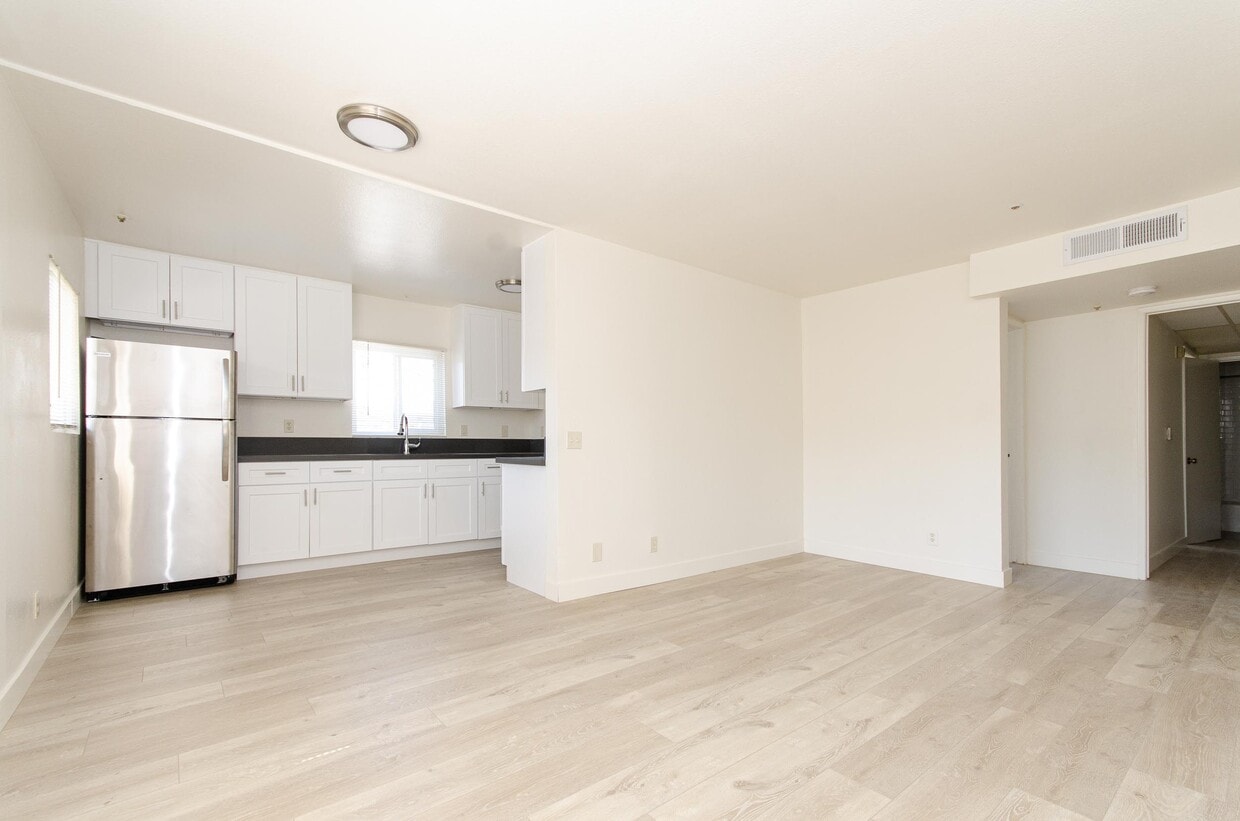 Primary Photo - 321 S Berendo St