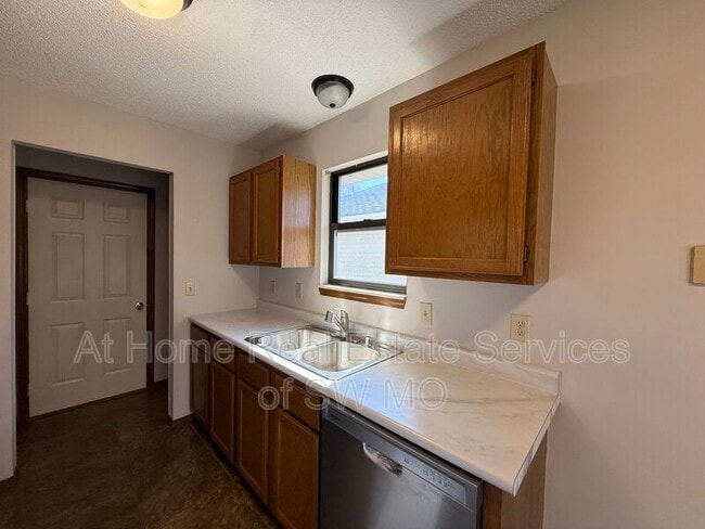 Building Photo - 1413 S Ventura Ave