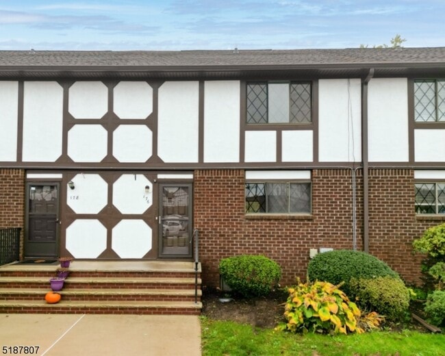 Building Photo - 176 Wildflower Ln