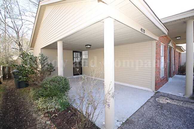 Building Photo - 4020 Hitchcock Dr