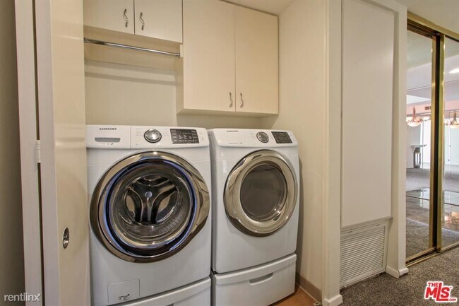 Foto del edificio - 2112 Century Park Ln